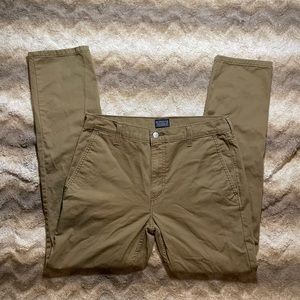 Levi khaki pants straight leg size 33/32, perfect condition